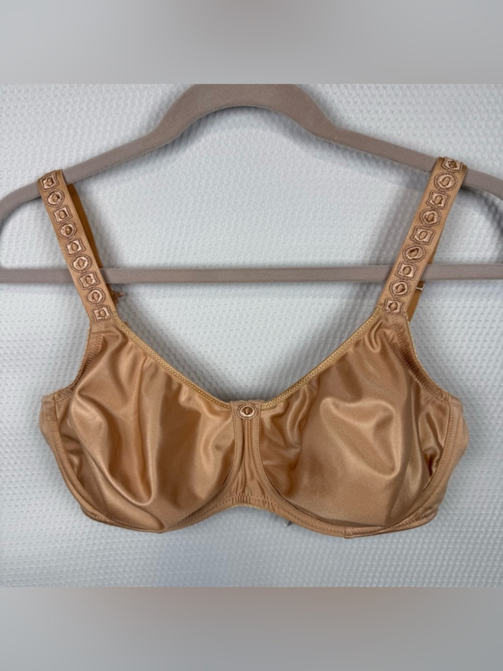 Prima Donna Every Woman Seamless Non Padded Satin Underwire Bra Tan/Nude 36E(DD)